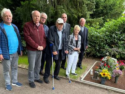 13.07.2024 Vorstand besucht Grab von Helmut Wolff